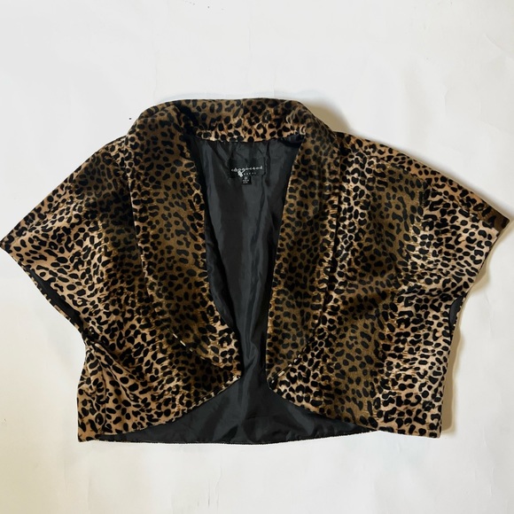 Leopard Shaw - Picture 1 of 3